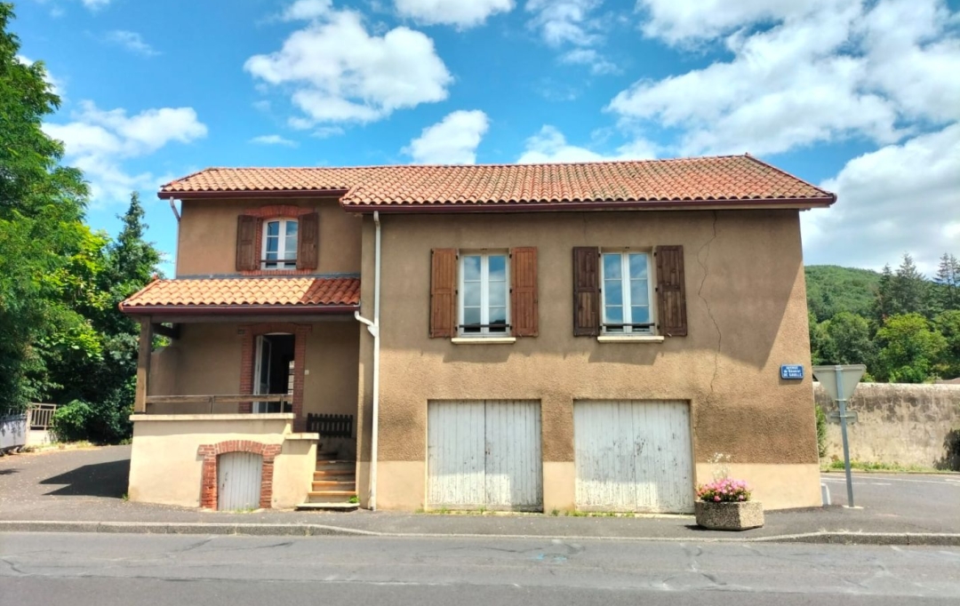 AGENCE TERRES D'IMMO : House | MASSIAC (15500) | 64 m2 | 70 000 € 