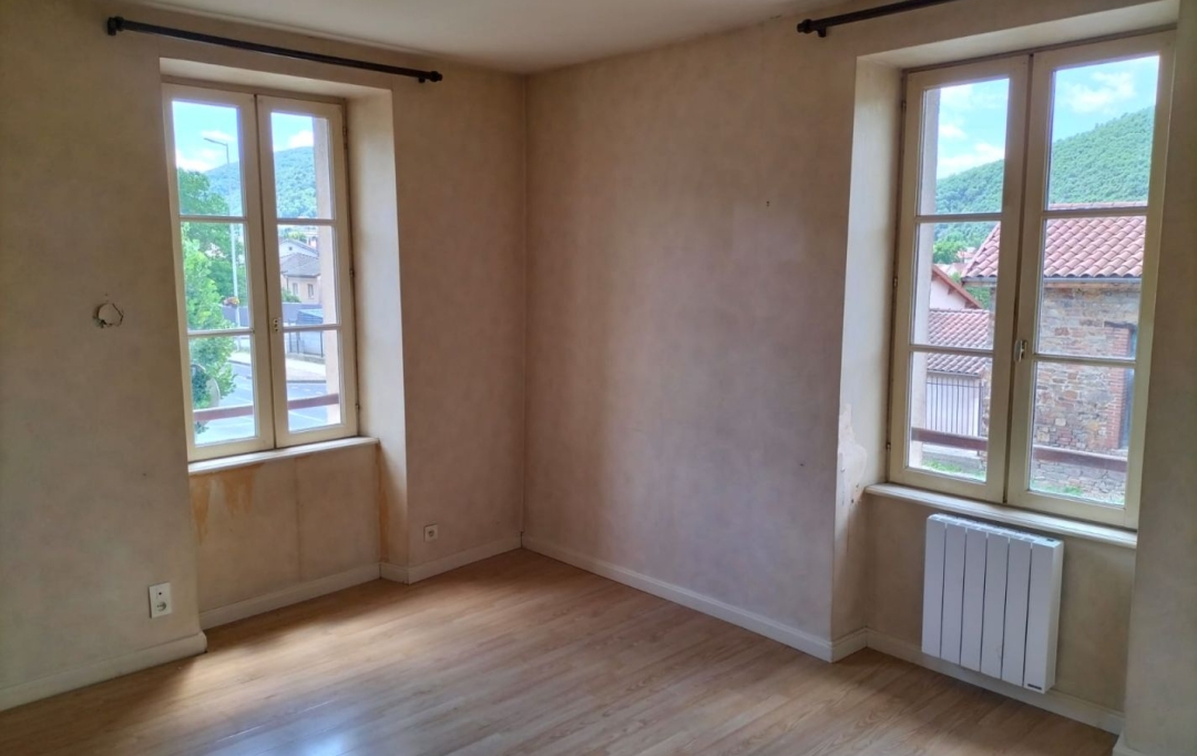 AGENCE TERRES D'IMMO : House | MASSIAC (15500) | 64 m2 | 70 000 € 