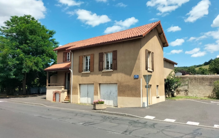 Maison   MASSIAC  64 m2 70 000 € 